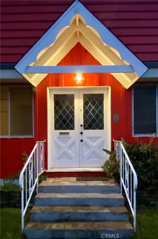 Unit B encompasses the entire TOP floor.