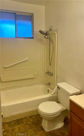 Unit C bathroom