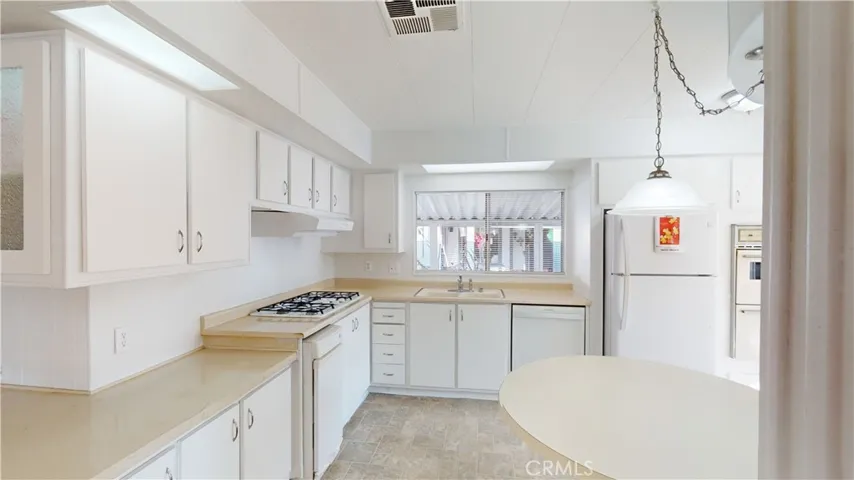Large Kitchen w/GOOD BONES