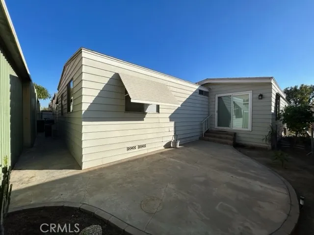 Privacy  for Children to Play   or Dog and Kids
