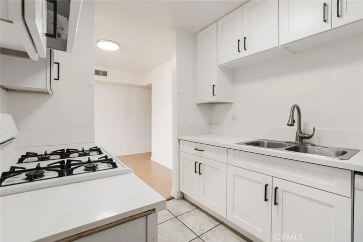 617 E Angeleno Avenue 302, Burbank, California 91501