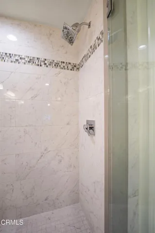 2135 Martinique MLS-23