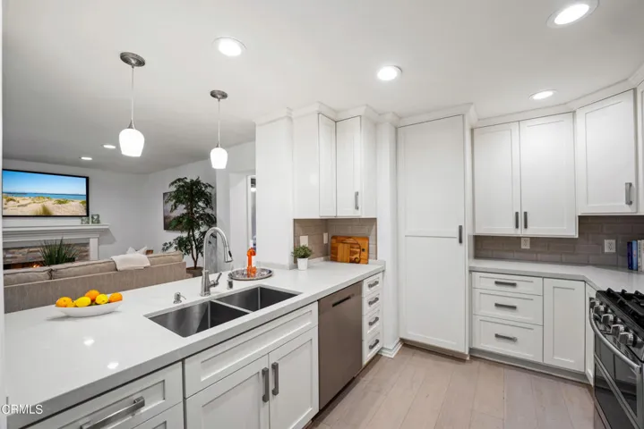 2135 Martinique MLS-13