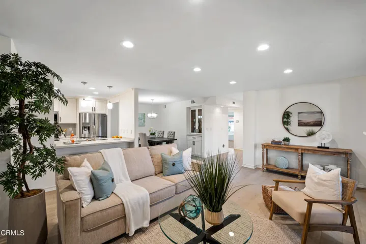 2135 Martinique MLS-8