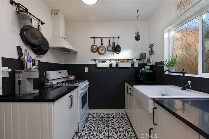 1212 E Barcelona Place, Long Beach, California 90813
