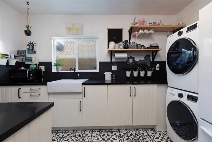 1212 E Barcelona Place, Long Beach, California 90813