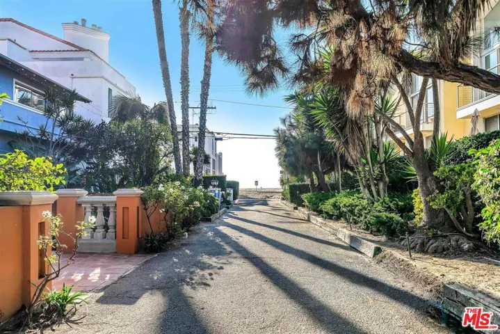 25 Spinnaker Street 12, Marina Del Rey, California 90292