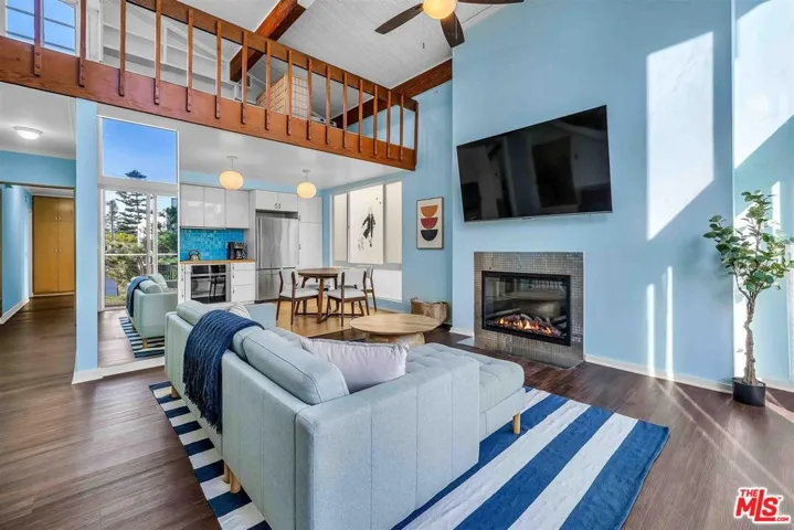 25 Spinnaker Street 12, Marina Del Rey, California 90292