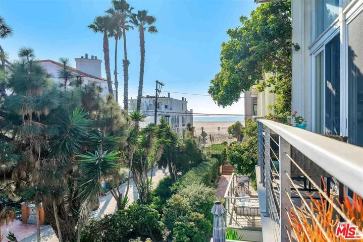 25 Spinnaker Street 12, Marina Del Rey, California 90292
