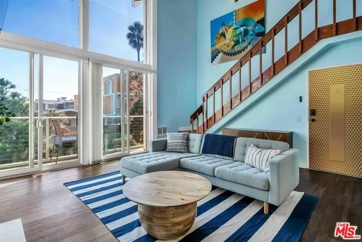 25 Spinnaker Street 12, Marina Del Rey, California 90292
