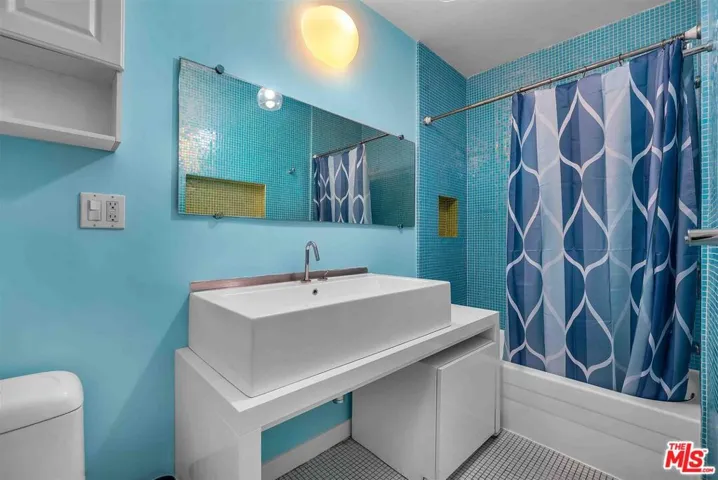 25 Spinnaker Street 12, Marina Del Rey, California 90292
