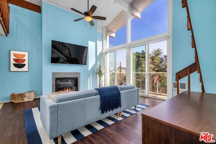 25 Spinnaker Street 12, Marina Del Rey, California 90292