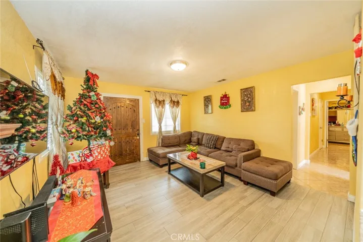 415 W Francis Street, Ontario, California 91762