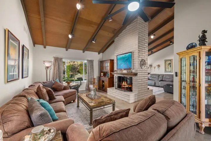 5941 Steeplechase Road, Bonita, California 91902