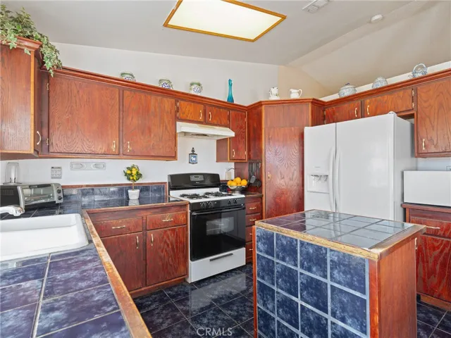 12791 Luna Road, Victorville, California 92392