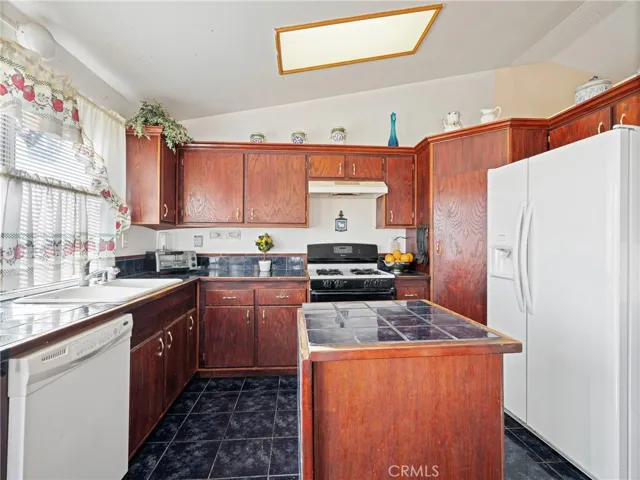 12791 Luna Road, Victorville, California 92392