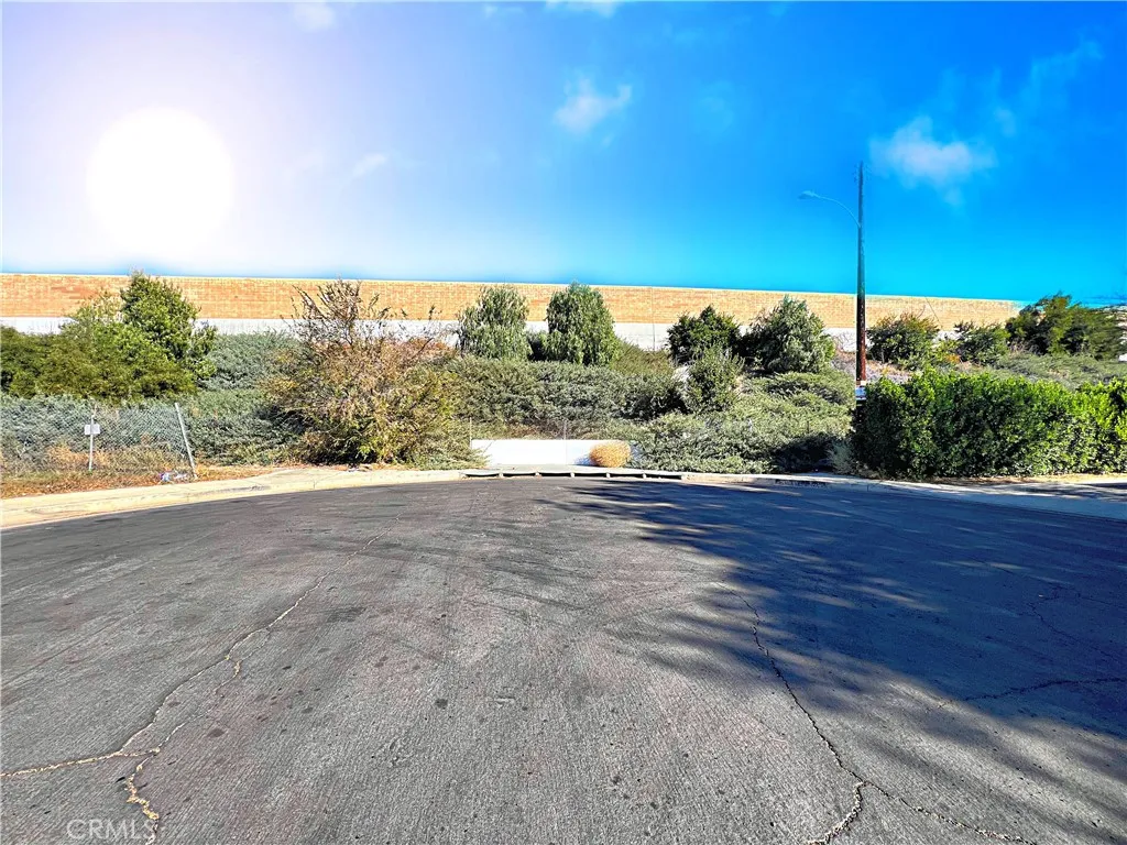 14655 Maclay Street, Mission Hills (san Fernando), California 91345 home-pic-32