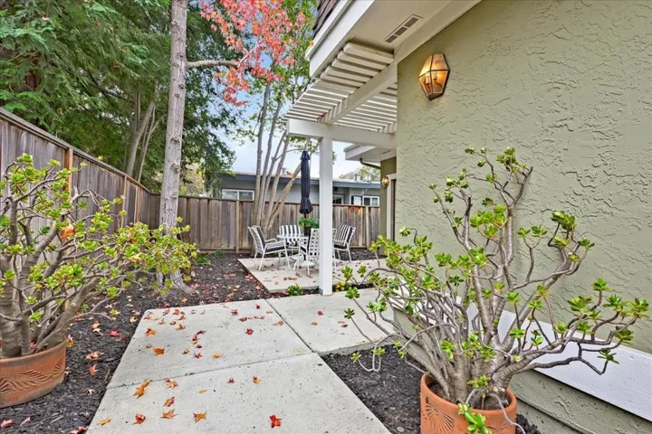 1465 Kentfield Avenue, Redwood City, California 94061