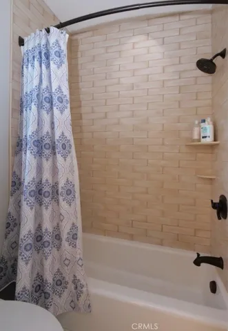 Tub in 2nd Full Bathroom