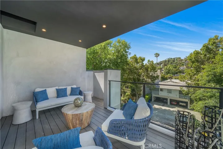 14549 Benefit Street, Sherman Oaks, California 91403
