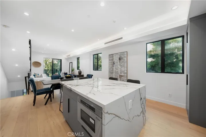 14549 Benefit Street, Sherman Oaks, California 91403