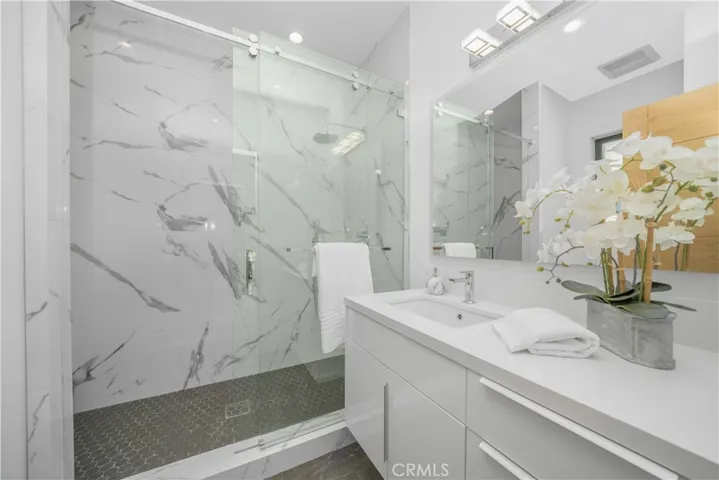14549 Benefit Street, Sherman Oaks, California 91403