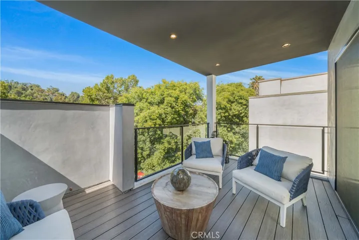 14549 Benefit Street, Sherman Oaks, California 91403