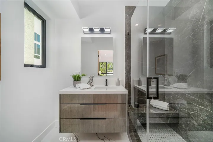 14549 Benefit Street, Sherman Oaks, California 91403