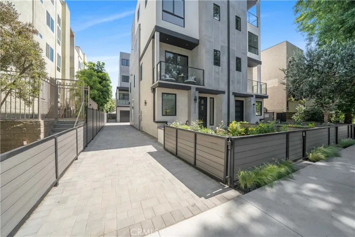 14549 Benefit Street, Sherman Oaks, California 91403
