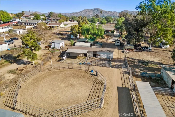 Flat usable lot has a round pen