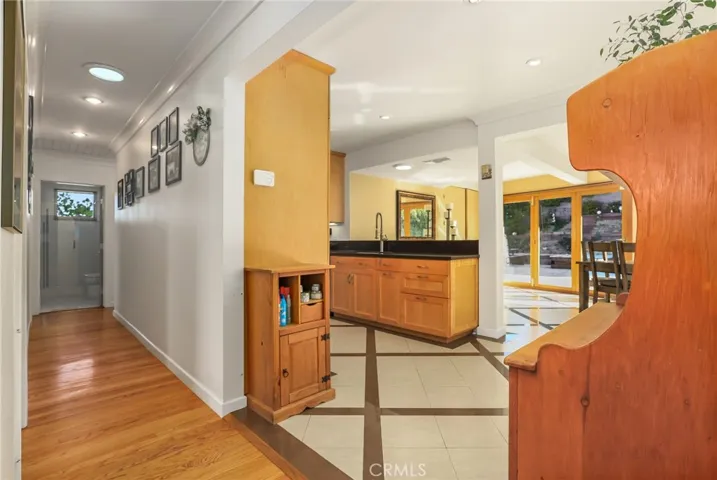 175 Sequoia Drive, Pasadena, California 91105