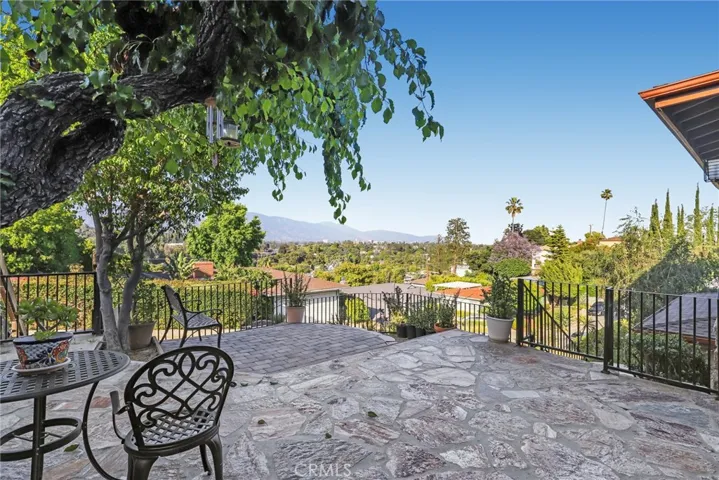 175 Sequoia Drive, Pasadena, California 91105