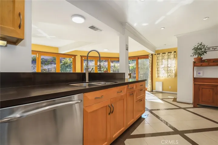 175 Sequoia Drive, Pasadena, California 91105