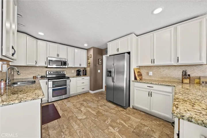 29741 Yellow Gold Drive, Canyon Lake, California 92587