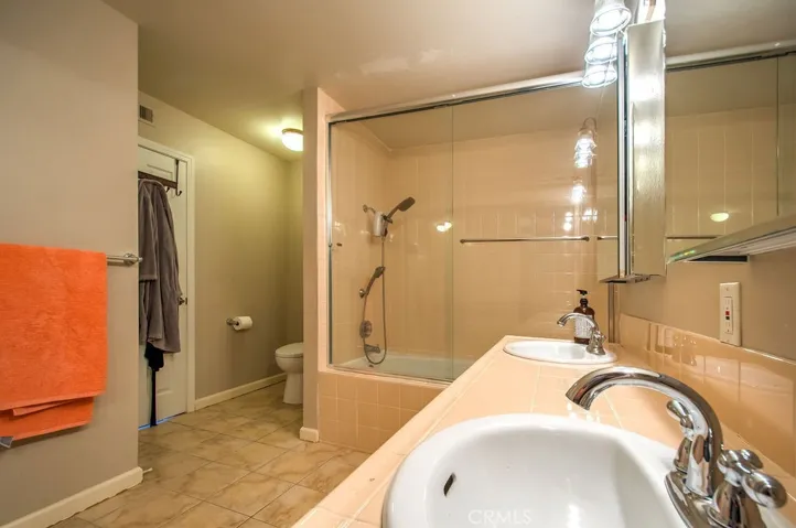 5 Woodland Drive, Irvine, California 92604