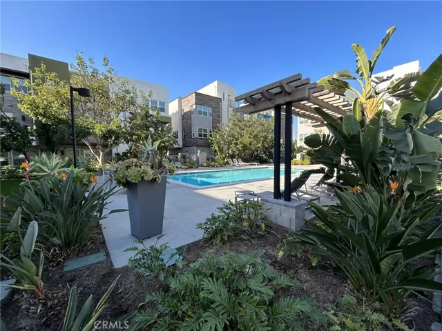 Wonderful outdoor Pool & Picnic space