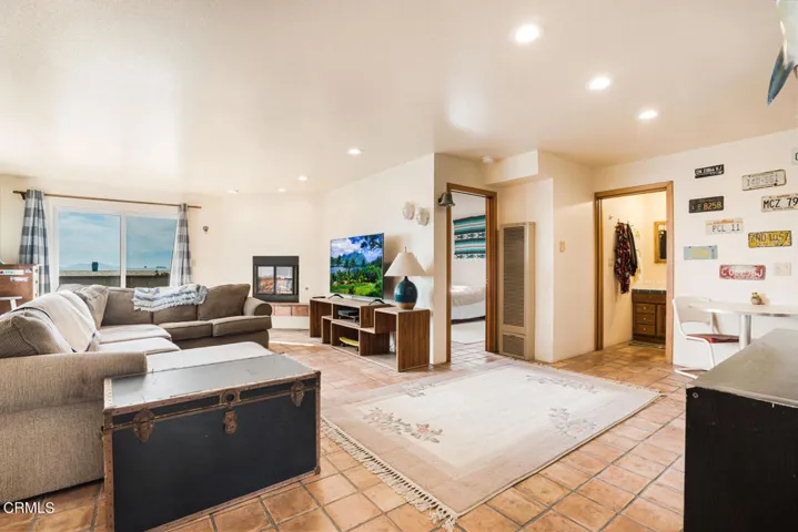 801 Ocean Dr Oxnard CA 93035-large-023-0