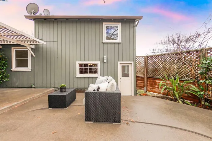 18717 Crest Ave, Castro Valley, California 94546