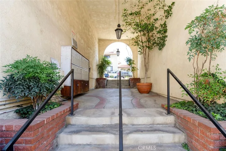 10141 Samoa Avenue 2, Tujunga, California 91042