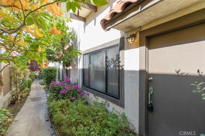 10141 Samoa Avenue 2, Tujunga, California 91042