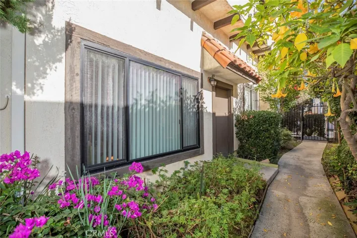 10141 Samoa Avenue 2, Tujunga, California 91042