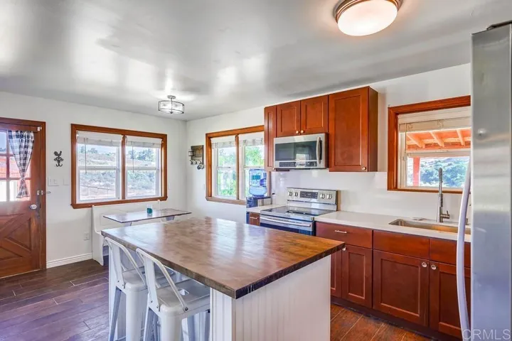 40270 Calle Vecina, Temecula, California 92592