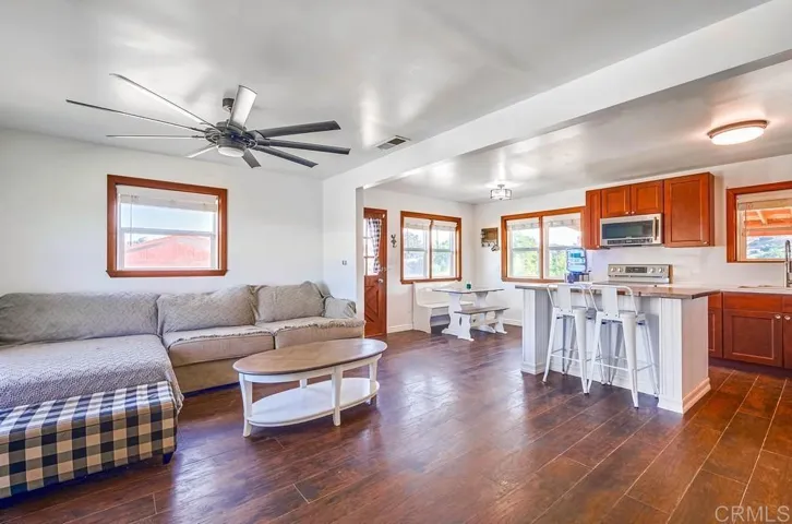 40270 Calle Vecina, Temecula, California 92592