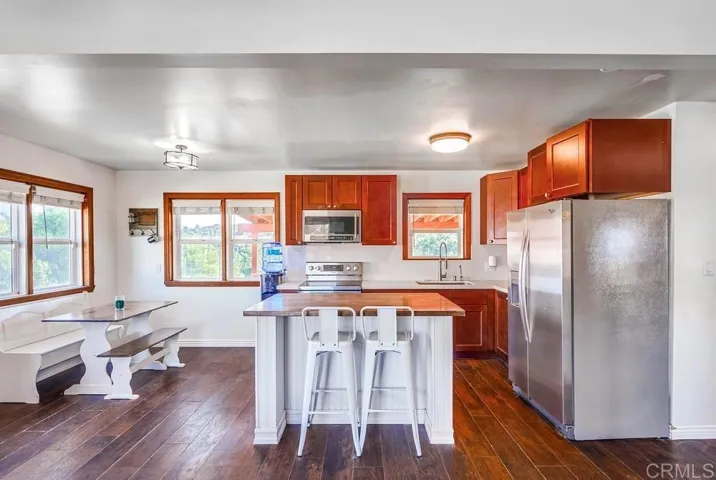 40270 Calle Vecina, Temecula, California 92592