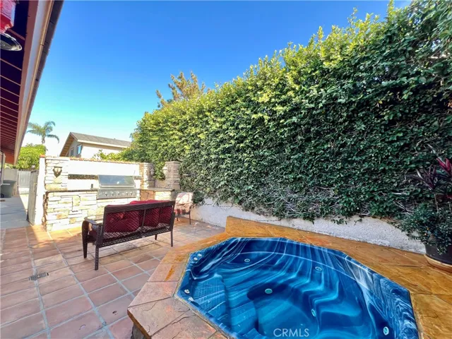 Private spa, BBQ and entertainment space to relax