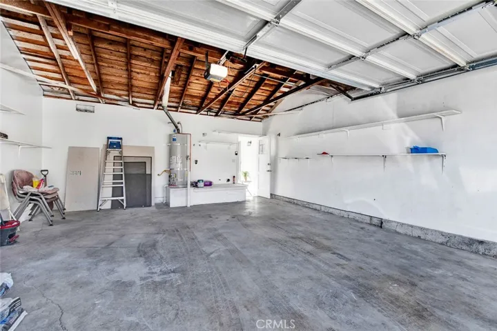 large 2 car garage w/ washer/dryer hookups