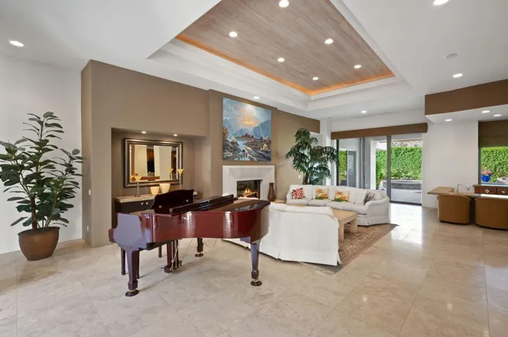 Club Terrace Drive