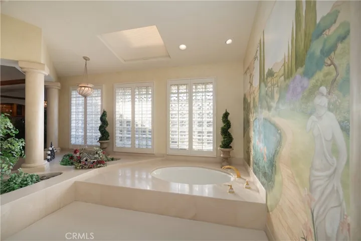 Bath tub