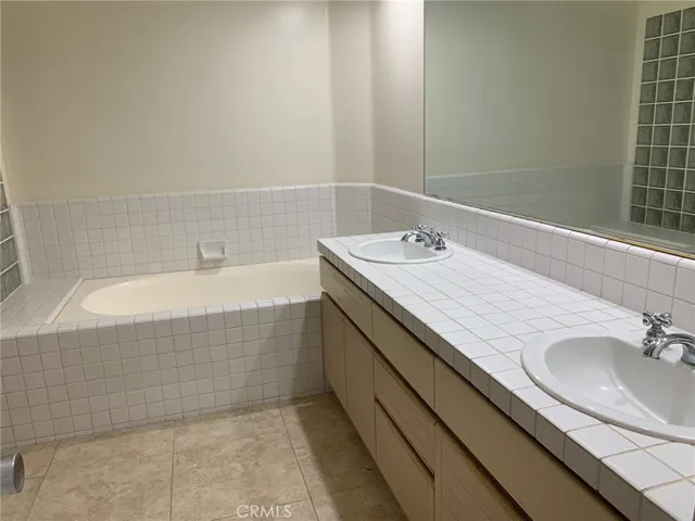 2243 Martin 214, Irvine, California 92612