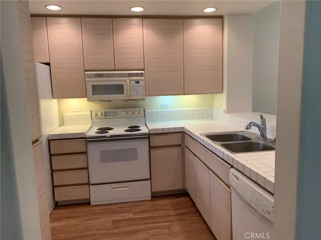 2243 Martin 214, Irvine, California 92612